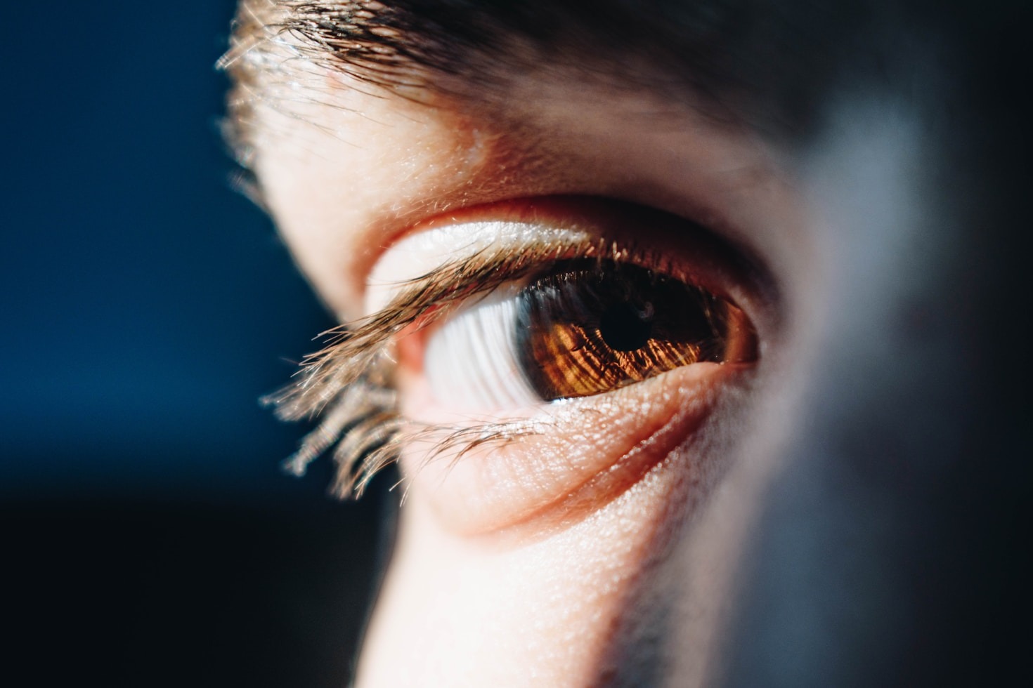 Beneficios y riesgos de comprar lentes de contacto en línea